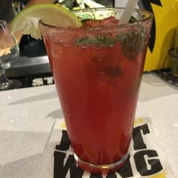 Buffalo Wild Wings - Black cherry mojito!! Esta bueno!!