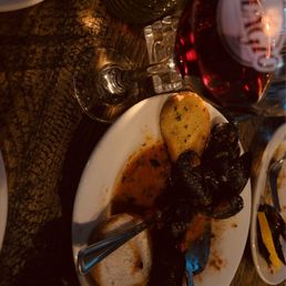 Mussels in plenty of tomato sauce and oil. There's plants of bread for you to enjoy this appetizer.