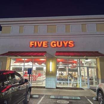 Five Guys - Front of restaurant - Burgers Near Me - Virginia Beach, Virginia