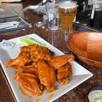 Santora's Pizza Pub & Grill - Chicken wings and 1927 Brewhouse Main & Tupper IPA - Pubs Near Me - Cheektowaga, New York Santora's Pizza Pub & Grill - Chicken wings and 1927 Brewhouse Main & Tupper IPA - Pubs Near Me - Cheektowaga, New York