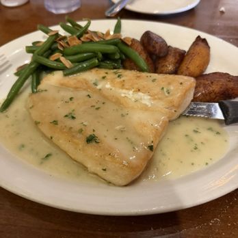Gourmet Diner - Mahi with lemonbutter sauce, it was very good. Green beans were average, plaintains were good - French Near Me - Aventura, Florida Gourmet Diner - Mahi with lemonbutter sauce, it was very good. Green beans were average, plaintains were good - French Near Me - Aventura, Florida