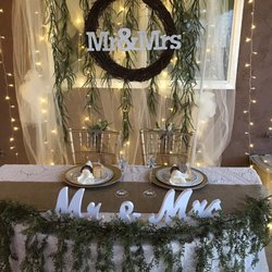 Perfect size half round sweetheart table