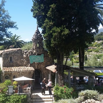 La Petite Chapelle - Front view of 1885 chapel. - Burgers Near Me - Saint-Paul-de-Vence, 06 La Petite Chapelle - Front view of 1885 chapel. - Burgers Near Me - Saint-Paul-de-Vence, 06