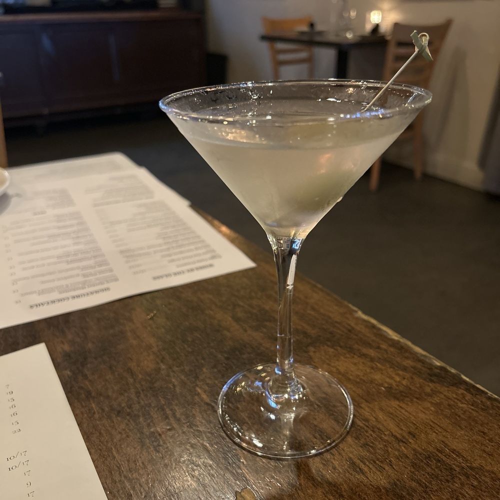 Dirty gin martini