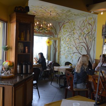 Yellow Vase - interior seating - Bakeries Near Me - Redondo Beach, California