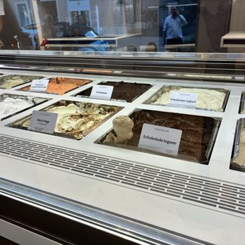 Ballabeni Icecream Lehel - Deliciousness in tubs - Ice Cream & Frozen Yogurt Near Me - Munich, BY