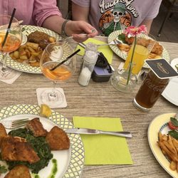 Leiterwagen - Vom Schnitzel, über Steak in verschiedenen Variationen, bis hin zum Lachs im Spinatbett, war alles dabei und es war furchtbar lecker.