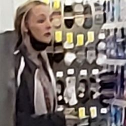 Walgreens - How not to wear your mask!