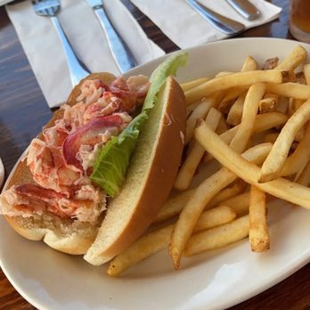Old Ferry Landing - 3' Ferry Landing Lobster Roll Sandwich - Seafood Near Me - Portsmouth, New Hampshire