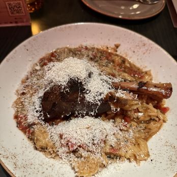 Violí Oakbrook - Lamb Shank Yiouvetsi - Greek Near Me - Oak Brook, Illinois