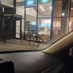 sweetgreen - Healthy Salads, Wraps, and Bowls - Entrance