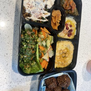 Queen Mama's Kitchen - Mixed platter & falafel - Middle Eastern Near Me - Portland, Oregon Queen Mama's Kitchen - Mixed platter & falafel - Middle Eastern Near Me - Portland, Oregon