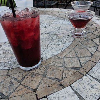 Avenue Ale House & Pizza Loft - Grape crush, Martini - New American Near Me - York, Pennsylvania