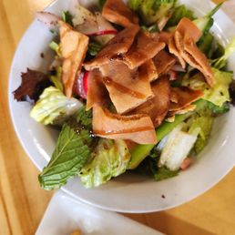 Side salad with chicken shwarma plate Side salad with chicken shwarma plate
