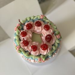 Kym's Creative Cakes - Who doesn't love sparkling cherries?