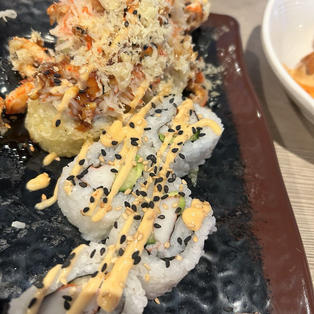 California Roll & Auburn Roll (Sushi) California Roll & Auburn Roll (Sushi)