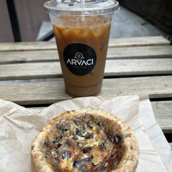 Arvaci coffee - Iced americano and mushroom quiche - Coffee & Tea Near Me - New York, New York