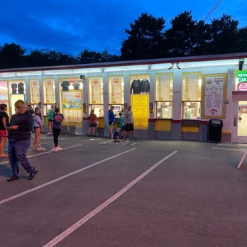 Martha's Dandee Creme - Ordering windows - Ice Cream & Frozen Yogurt Near Me - Queensbury, New York