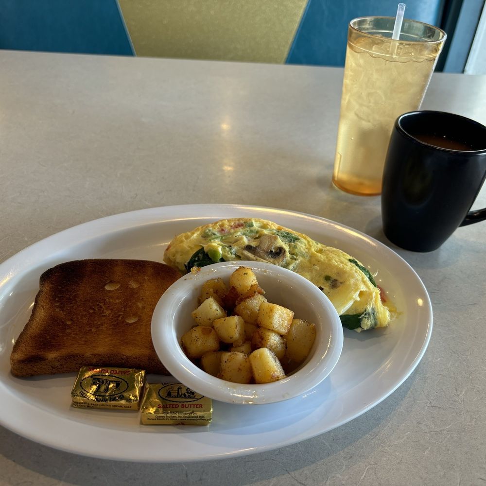 Downtown Diner - Vegetable Omelette with gluten free toast and home fries - Diners Near Me - Celebration, Florida Downtown Diner - Vegetable Omelette with gluten free toast and home fries - Diners Near Me - Celebration, Florida
