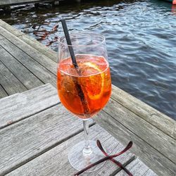 Alster Cliff - Cheers