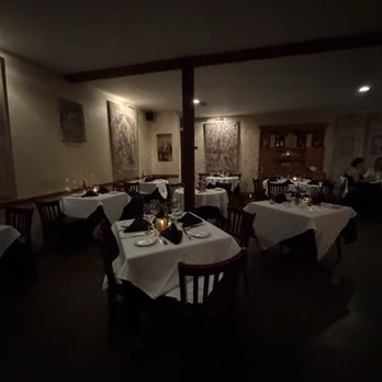 Caffe Pinguini Italian Restaurant - Indoor ambience - Italian Near Me - Los Angeles, California Caffe Pinguini Italian Restaurant - Indoor ambience - Italian Near Me - Los Angeles, California