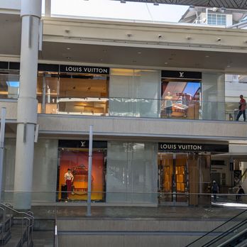 Louis Vuitton Honolulu Ala Moana Center - Avoid this place. Go to another LV store. - Accessories Near Me - Honolulu, Hawaii