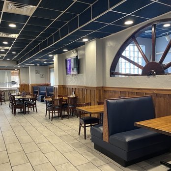 IDK Raw Bar Grill and Gaming - Front dining area - Seafood Near Me - Hayes, Virginia IDK Raw Bar Grill and Gaming - Front dining area - Seafood Near Me - Hayes, Virginia