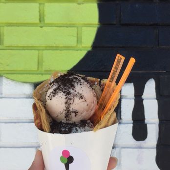 Midtown Creamery - Guava flavored & I believe soursop flavored ice cream scoops on top of bubble waffle, topped w/ crushed Oreos and drizzle of condensed milk - Desserts Near Me - Miami, Florida Midtown Creamery - Guava flavored & I believe soursop flavored ice cream scoops on top of bubble waffle, topped w/ crushed Oreos and drizzle of condensed milk - Desserts Near Me - Miami, Florida