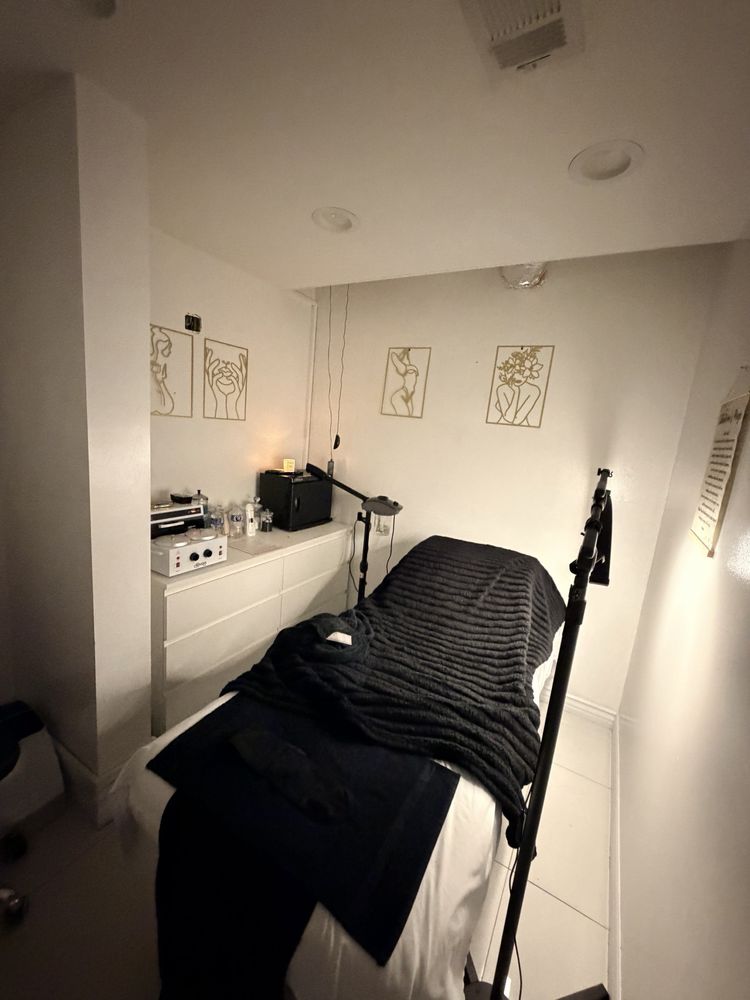Glow Skin Lab Logo