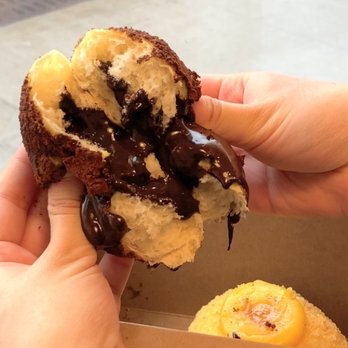 LA LA Bakeshop - Chocolate lava bun - Vietnamese Near Me - Toronto, Ontario LA LA Bakeshop - Chocolate lava bun - Vietnamese Near Me - Toronto, Ontario