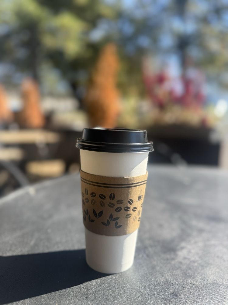 Mix and Mingle Coffee Lounge Logo