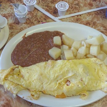 El Gallito de Jalisco - 2 egg omelette w/beans and papas. Side of bacon - Mexican Near Me - San Antonio, Texas El Gallito de Jalisco - 2 egg omelette w/beans and papas. Side of bacon - Mexican Near Me - San Antonio, Texas