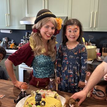 Dream Top Entertainment - Drea and our delighted birthday girl, sporting lightning bolts for her Harry Potter party :) - Clowns Near Me Dream Top Entertainment - Drea and our delighted birthday girl, sporting lightning bolts for her Harry Potter party :) - Clowns Near Me