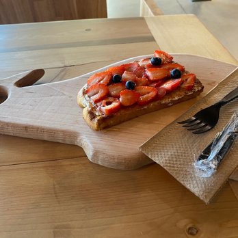 Chill Coffee and Wine Bar - Berry toast - Coffee & Tea Near Me - Arlington, Texas