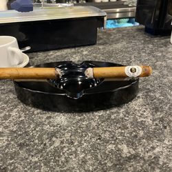 Level Up Lounge - Ashton cigars (Delicious)
