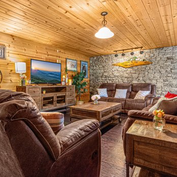 A Kings Lodge - Main Lodge living room - Vacation Rentals Near Me - Sevierville, Tennessee A Kings Lodge - Main Lodge living room - Vacation Rentals Near Me - Sevierville, Tennessee