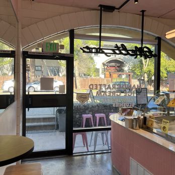 Melt Me Creamery - Inside - Ice Cream & Frozen Yogurt Near Me - Berkeley, California