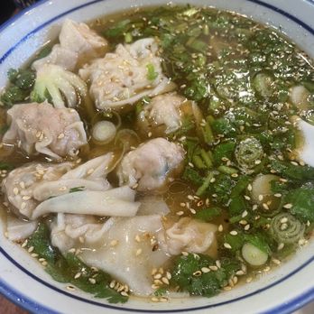 Noodle Dynasty - Wonton soup (I didn't want the noodles). Amazing! - Chinese Near Me - Berkeley, California