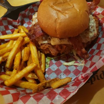 Bubba Gump Shrimp Co. - Chicken sandwich - Seafood Near Me - Edmonton, Alberta