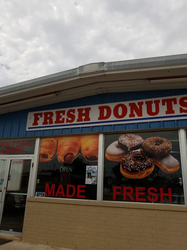 FRESH DONUTS Logo