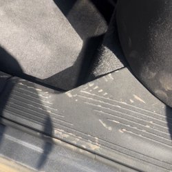 Avis - Car received with dirt, dust, dried mud everywhere.