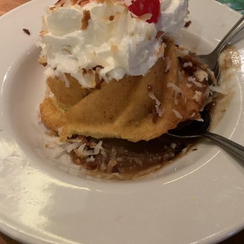 Cheddar's Scratch Kitchen - Pain Cheddar's Painkiller Mini Cake - American Near Me - San Antonio, Texas