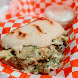 Avila Food Truck - Comida Venezolana - Reina Arepa