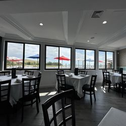 Peter's Clam Bar - Interior