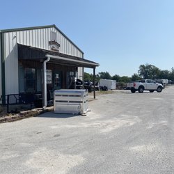 Monday Trailers & Equipment West Springfield - They'll let you sit and soak up the AC! Nice folks