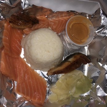 Tasty Thai - Chriashi Sushi Combo - No mixed fish here. it had 5 pcs salmon & 2 rubbery eel. I've never been so disappointed in ordering Chriashi before - Thai Near Me - San Antonio, Texas