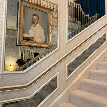 Graceland Mansion - Museums Near Me - Memphis, Tennessee
