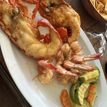 El Guero resturant Bar - Lobster and shrimp plate - Mexican Near Me - Rosarito, BCN El Guero resturant Bar - Lobster and shrimp plate - Mexican Near Me - Rosarito, BCN