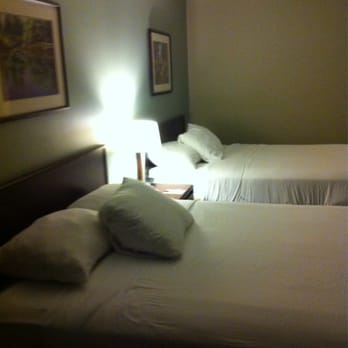 Harrison Lake Hotel - Newly renovated room with 2 queen beds - Hotels Near Me - Harrison Hot Springs, British Columbia Harrison Lake Hotel - Newly renovated room with 2 queen beds - Hotels Near Me - Harrison Hot Springs, British Columbia