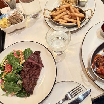 The Hamilton - Mixed Green Salad with steak .. steak was cold and tough - Seafood Near Me - Washington, DC, District of Columbia The Hamilton - Mixed Green Salad with steak .. steak was cold and tough - Seafood Near Me - Washington, DC, District of Columbia